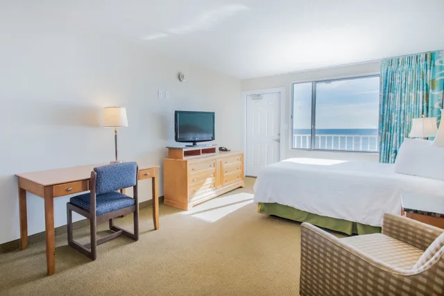 2 Rooms, 2 Queen Beds, Gulf Front, Beachside Resort 4/5