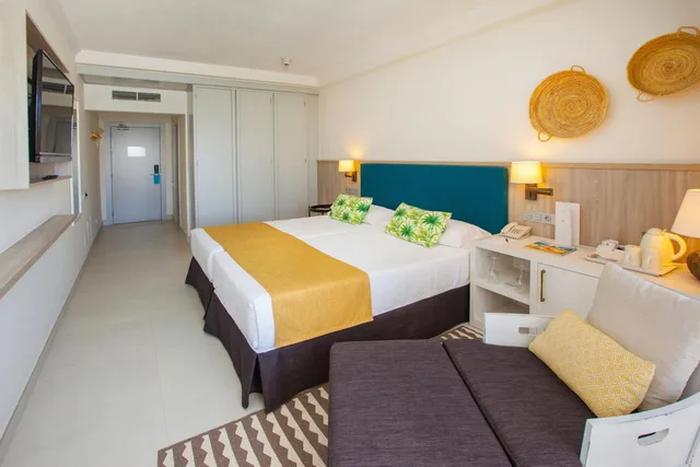 غرفة ديلوكس بسريرين منفصلين بإطلالة، Corallium Dunamar by Lopesan Hotels - Adults Only 2/3