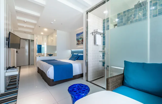 غرفة بسرير كينج بإطلالة على البحر بشرفة، Aimi Jeju Beach Hotel 8/10