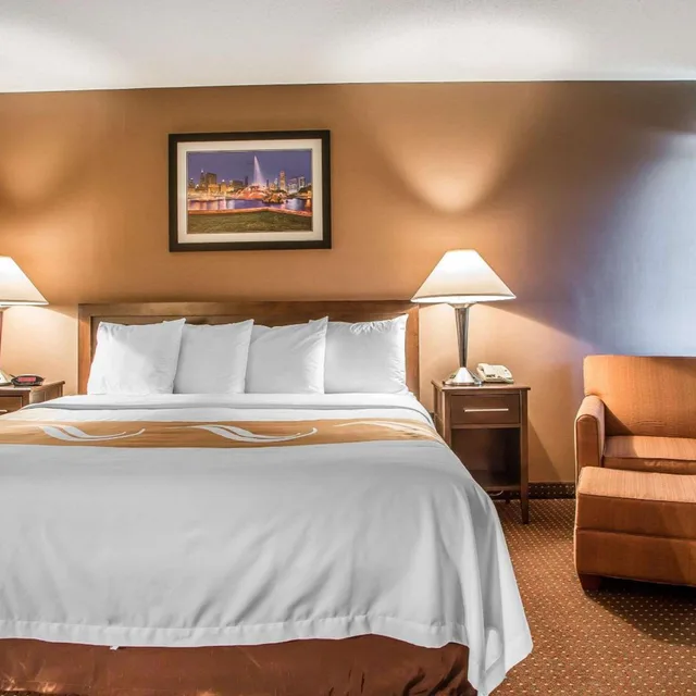 جناح بسرير كينج، Quality Inn Elgin I-90 1/2