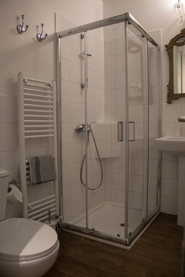 Rose, Superior, Queen Bed, Athens Koukaki Boutique Apartments 3/4