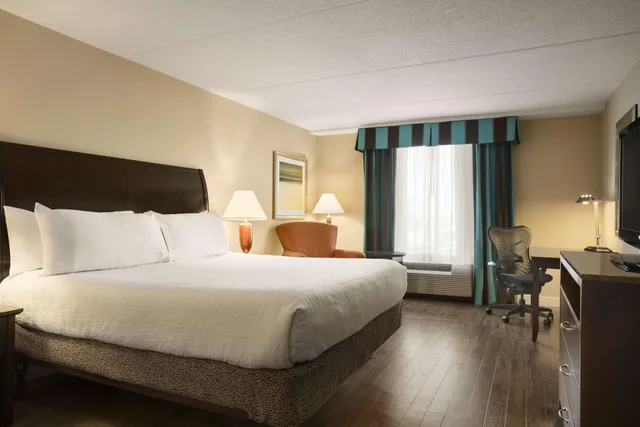 غرفة بريميوم بسرير كينج، Hilton Garden Inn Vaughan Toronto 1/2