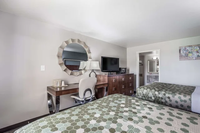 غرفة بسريرين كوين، Econo Lodge Neenah 8/9