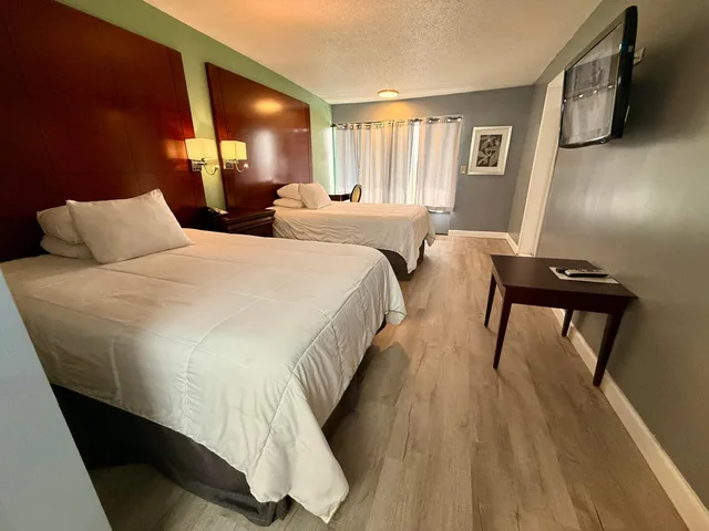 Adjoining, Suite, 2 Double Beds, Smoking, Accessible، Americas Best Value Inn Blytheville 1/10
