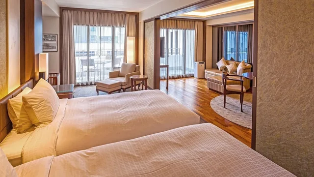 جناح غراند بريميير تنفيذي بسريرين منفصلين مع أريكة مع دخول الصالة، Okinawa Kariyushi Resort Exes Naha 3/6