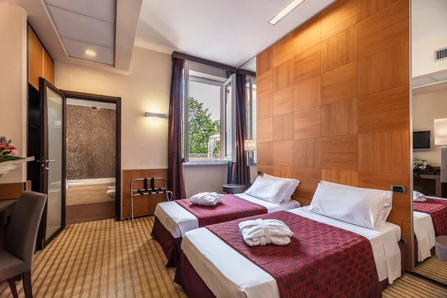 Double or Twin Room with View, Kolbe Hotel Rome 2/5