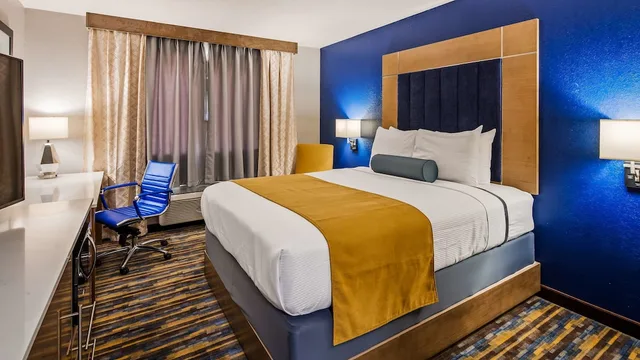 غرفة قياسية بسرير كينج، Best Western Dewitt 2/8