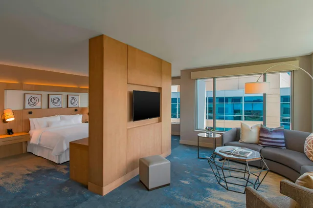 Suite, THE WESTIN AT THE WOODLANDS 1/4