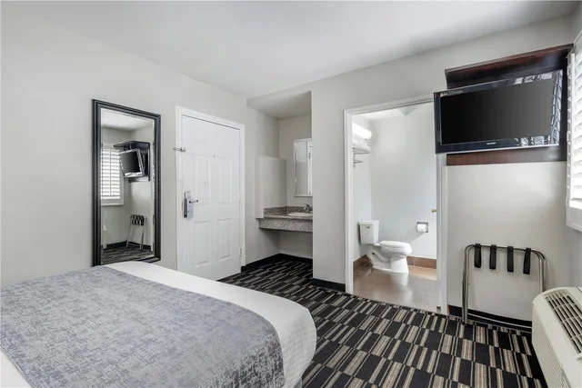 غرفة بسرير كوين بحوض استحمام، Surestay Hotel By Best Western Beverly Hills West 3/4