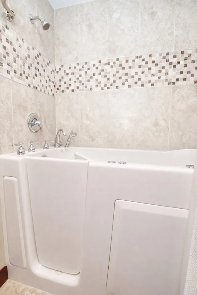 Presidential, Spa, King Bed, 2 Queen Beds, Hot Tub، Chase Suite Hotel Lincoln 4/5