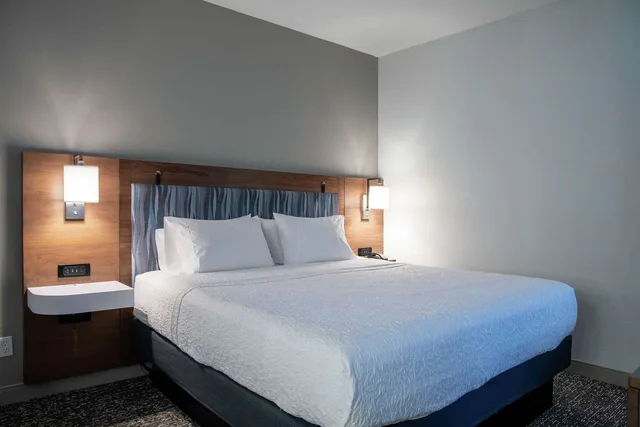 جناح استوديو بسرير كينج مع أريكة، Hampton Inn and Suites Los Angeles /Sherman Oaks (ex Hampton Suites LAX Van Nuys) 1/5