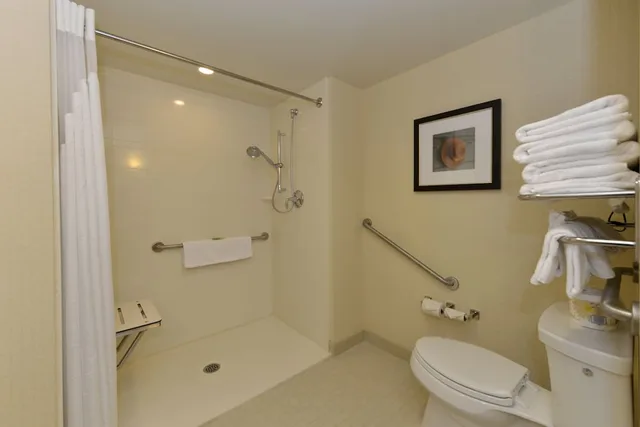 Standard, 2 Queen Beds, Accessible, Holiday Inn Express Hotel Suites Waterloo St Jacobs 3/5