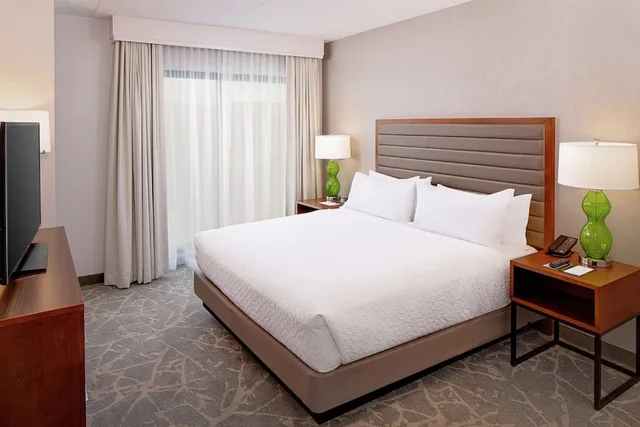 Room, King Bed, Sofa, Accessible, Embassy Suites by Hilton Boston Marlborough 1/3