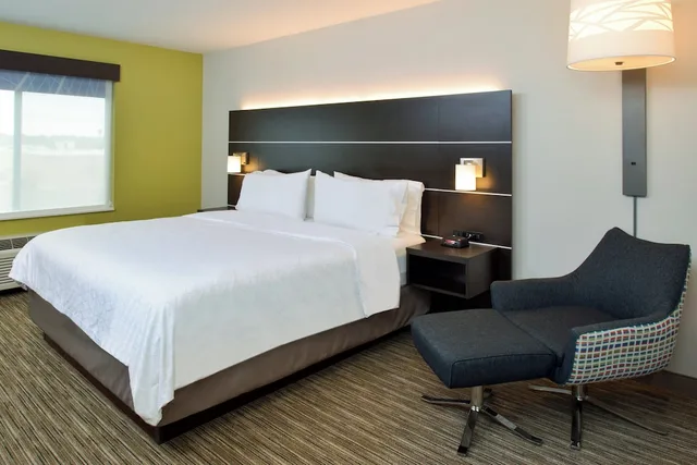 جناح بسرير كينج لذوي الإعاقة، Holiday Inn Express Hotel And Suites Pueblo North 1/3