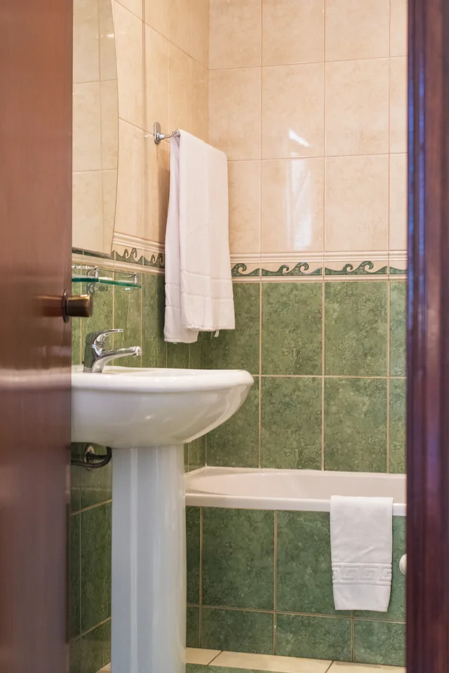 غرفة قياسية ثلاثية، Avenida Praia 3/3