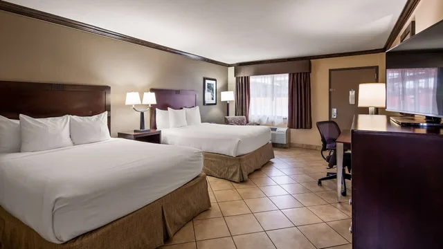 غرفة قياسية بسريرين كوين يُسمح فيها بالحيوانات الأليفة، Best Western Plus Raton Hotel 2/7