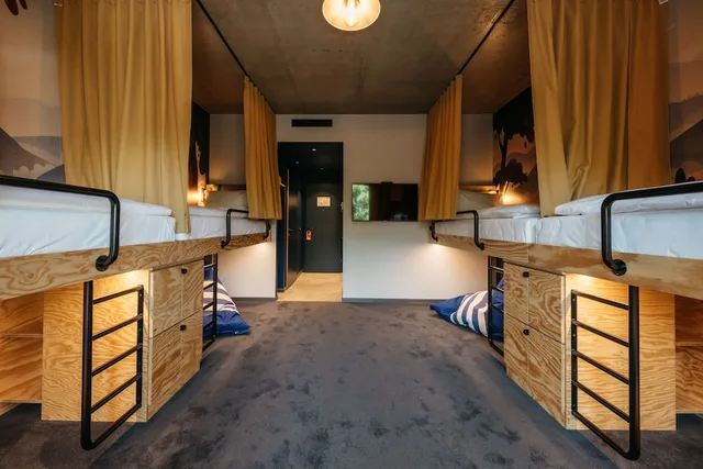 Friends and 4 Bunk Beds، Superbude Wien Prater 3/10