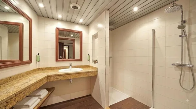غرفة كومفورت بسرير مزدوج أو سريرين منفصلين بإطلالة على البحيرة، Hotel Et Spa Du Beryl 10/10
