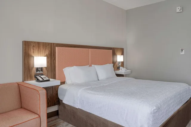 Study, King Bed، Hampton Inn Washington Court House 3/4