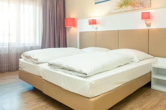 غرفة قياسية بسرير مزدوج بحوض استحمام، Hotel Stuttgart Sindelfingen City By Tulip Inn 1/5