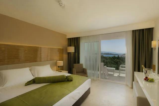 غرفة قياسية بإطلالة على البحر، Bellazure Hotel 1/3