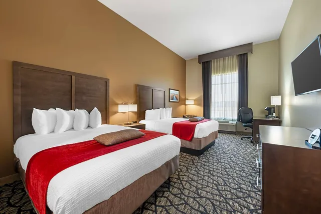 غرفة بسريرين كوين، Best Western Plus Lakeview Hotel 2/6