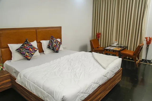 غرفة كومفورت بسرير فردي، Amaravathi Hotel 1/8