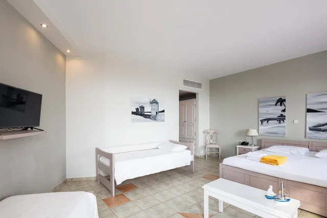 غرفة رباعية بإطلالة على البحر بشرفة، Kavuras Village Hotel & Suites 3/6