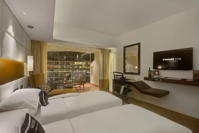 Earth, Twin Beds, Lagoon View، Sahara Star Mumbai 3/3