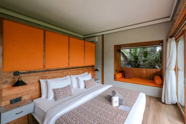 Deluxe, King Bed, Sea View, The Elementum 1/3