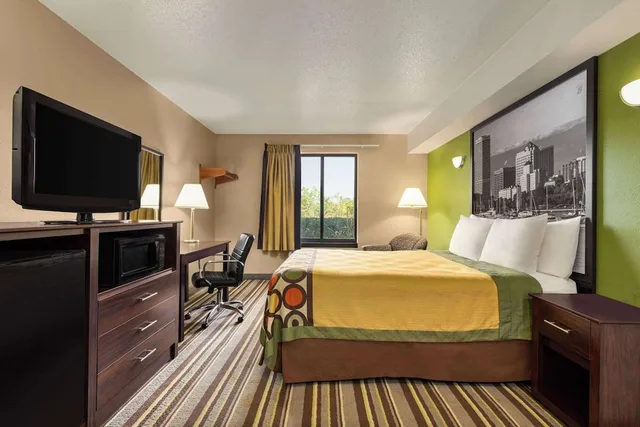 غرفة قياسية بسرير كينج، Super 8 By Wyndham Germantown/Milwaukee 1/4
