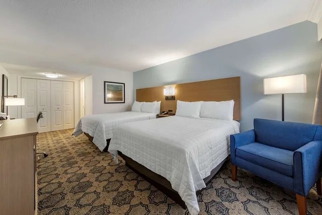 غرفة قياسية بسريرين كوين، Best Western Palm Beach Lakes 5/8