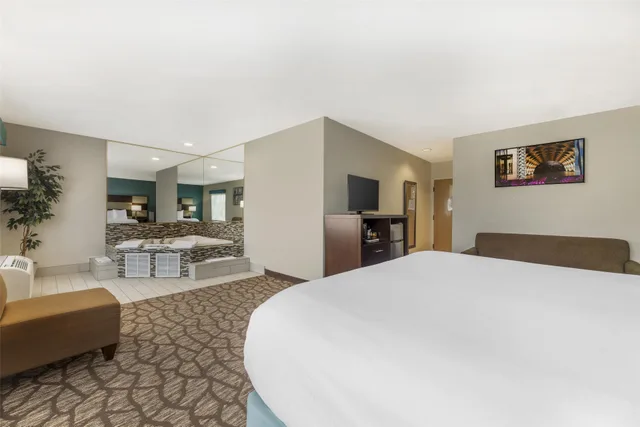 جناح بسرير كينج مع أريكة بحوض جاكوزي بحوض استحمام، Best Western Joliet Inn & Suites 6/10