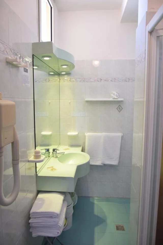 غرفة رباعية، Hotel Astor 7/10