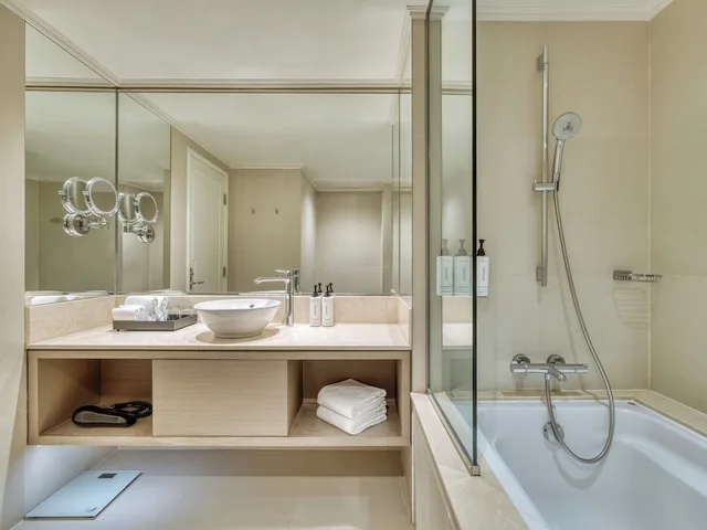 غرفة قياسية بسرير فردي، Crowne Plaza Bangkok Lumpini Park 8/8