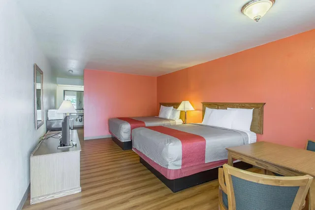2 Queen Beds - Smoking, Micfridge، Motel6 Lordsburg, NM 1/6