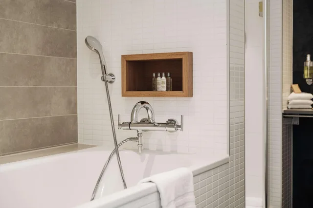 Master, Suite, King Bed, Terrace، Doubletree By Hilton Amsterdam Centraal Station 3/3