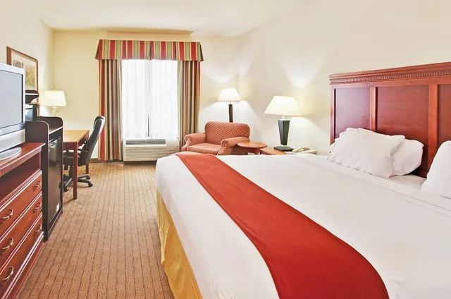 غرفة قياسية بسرير كينج، Holiday Inn Express Hotel Suites Dyersburg 1/1