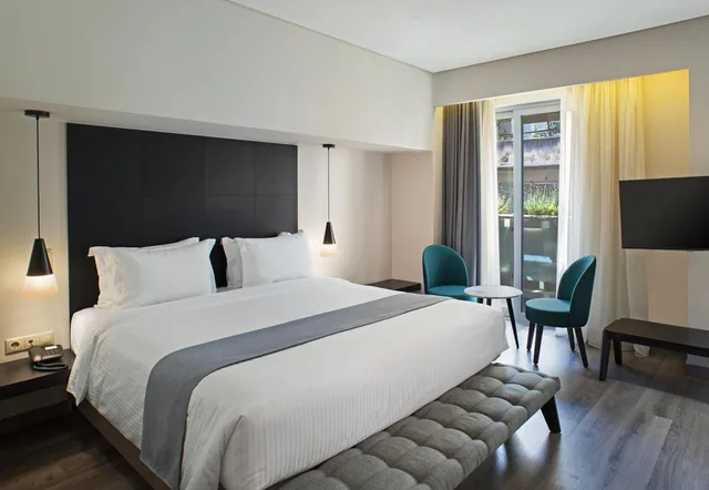 جناح جونيور بشرفة، Lozenge Hotel 8/10