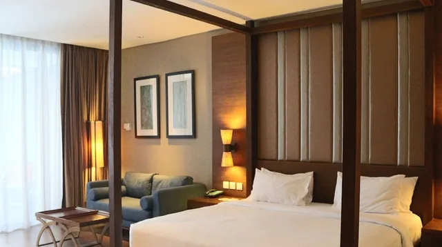 Junior Suite, King Bed, The Luxton Cirebon Hotel Convention 1/1