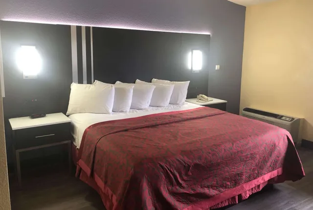 غرفة قياسية بسرير كينج، Days Inn By Wyndham Grove City Columbus South 2/4