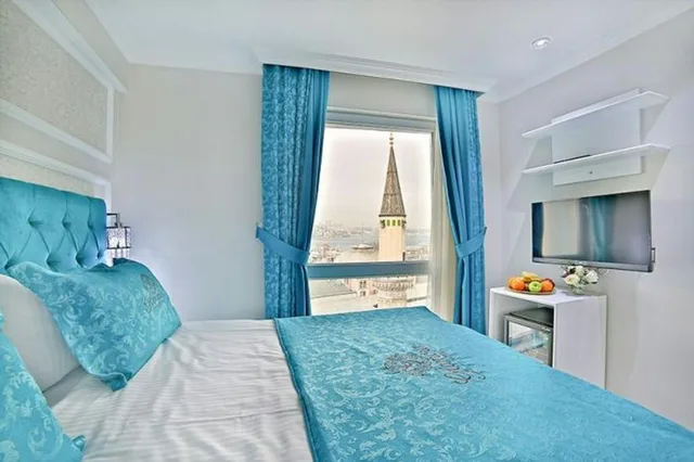 غرفة بسرير مزدوج بإطلالة على البحر، Glamour Hotel 1/2