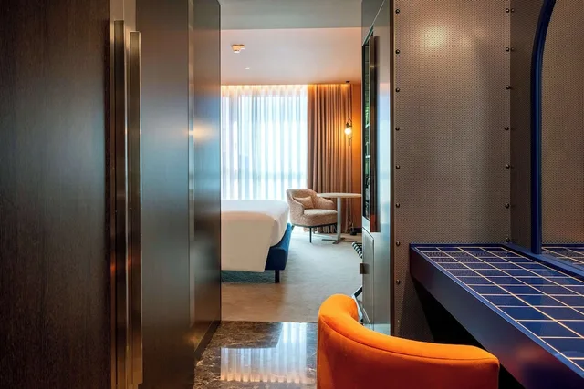 غرفة قياسية بسرير كينج، Cenica Porto Hotel, Curio Collection by Hilton 7/8