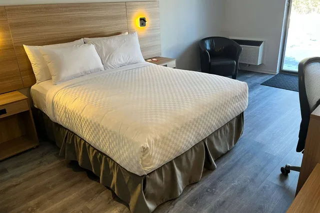 غرفة بسرير كوين، Econo Lodge Airport Ste Foy 2/2