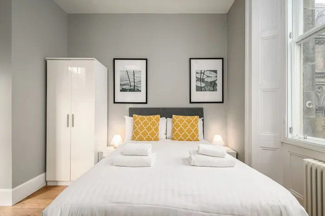 Classic, Studio, Double Bed, Destiny Scotland - St. Andrew Square Apartments 1/5