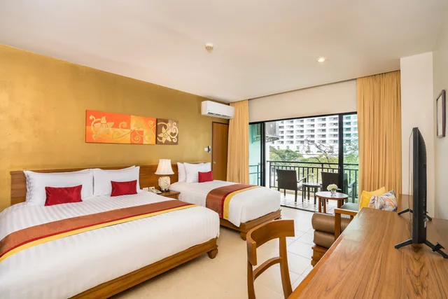 غرفة ديلوكس عائلية بسرير كينج وسرير فردي بإطلالة، COSY BEACH HOTEL 2/6