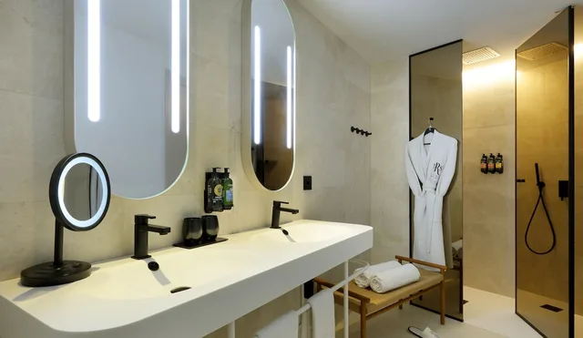 جناح جونيور بسرير كينج بإطلالة على البحر مع أريكة، TRS Ibiza Hotel - Adults Only 3/4