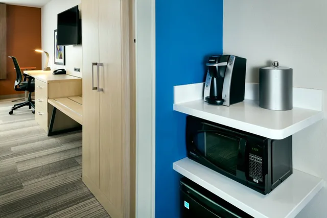 غرفة بسرير كينج لذوي الإعاقة، Holiday Inn Express and Suites Medford 7/7
