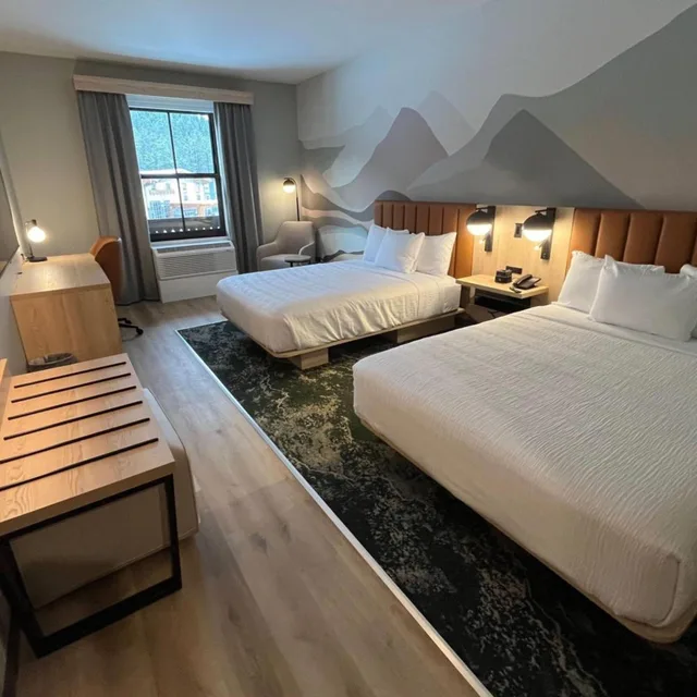 غرفة بسرير كينج وسرير كوين لذوي الإعاقة، La Quinta Inn and Suites by Wyndham Leavenworth 3/5