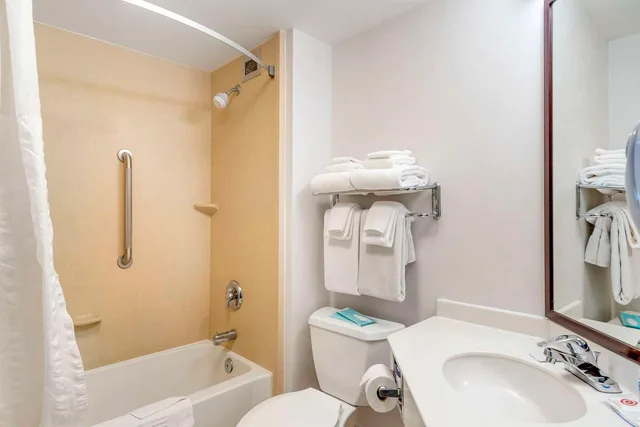 جناح بسريرين كوين، Comfort Inn & Suites Watertown - 1000 Islands 4/4